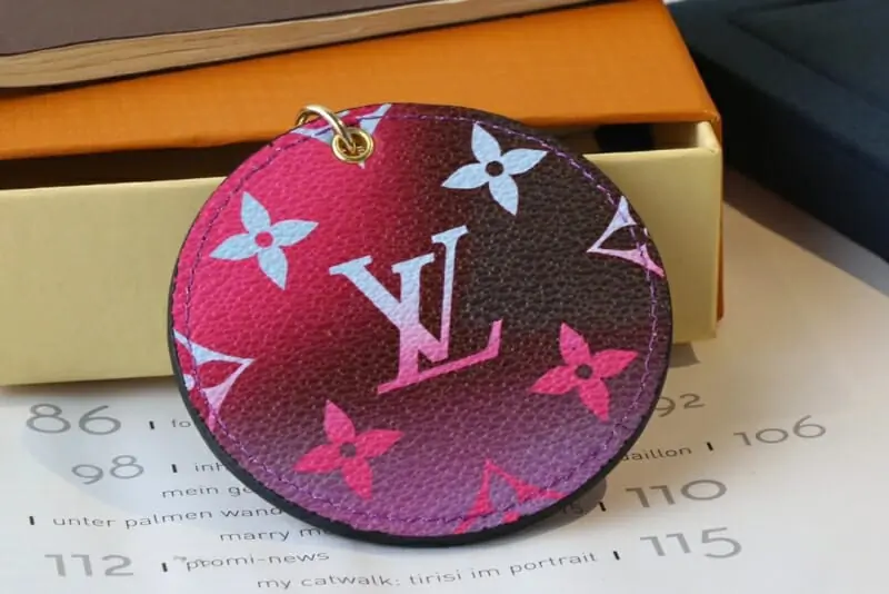 louis vuitton lv key holder and boucle de sac s_12621a42